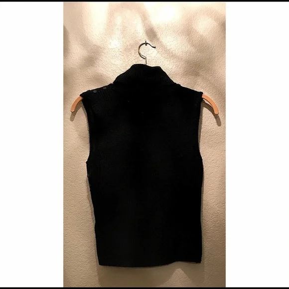 🔥BLACK SEQUINED SLEEVELESS TOP - Picture 4 of 6